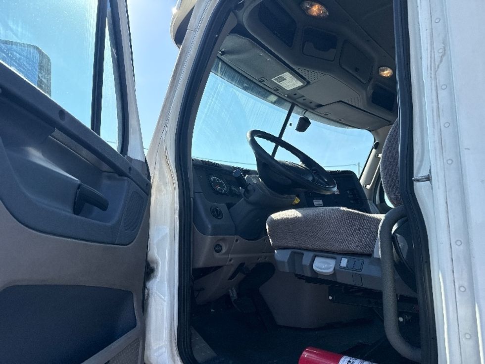 Day Cab Tractor-Heavy Duty Tractors-Freightliner-2019-Cascadia 12564ST-Fort Wayne-IN-743,345\n\t\tmiles-$ 23,000 - Image 9