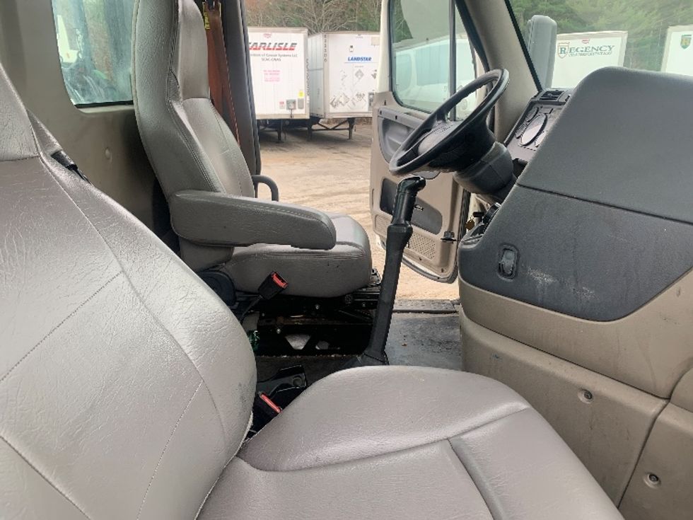 Day Cab Tractor-Heavy Duty Tractors-Freightliner-2019-Cascadia 12564ST-Franklin-MA-423,254\n\t\tmiles-$ 31,500 - Image 14