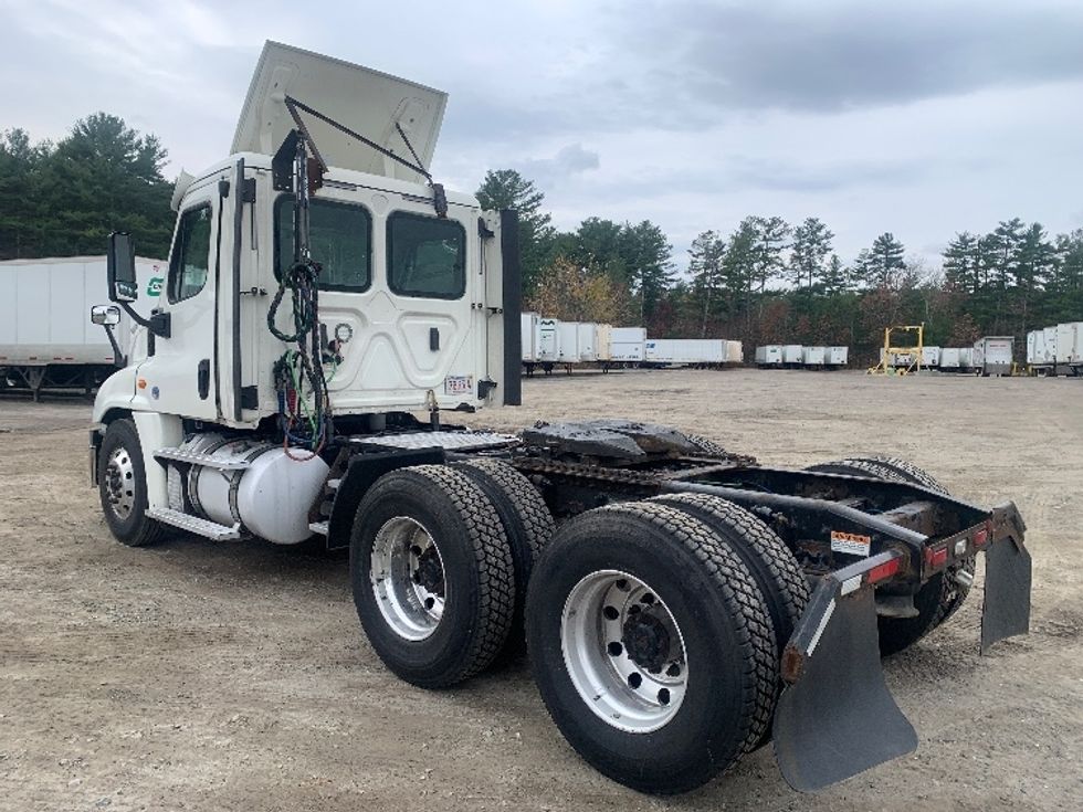 Day Cab Tractor-Heavy Duty Tractors-Freightliner-2019-Cascadia 12564ST-Franklin-MA-423,254\n\t\tmiles-$ 31,500 - Image 5