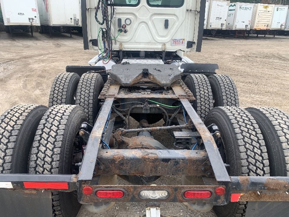 Day Cab Tractor-Heavy Duty Tractors-Freightliner-2019-Cascadia 12564ST-Franklin-MA-423,254\n\t\tmiles-$ 31,500 - Image 6