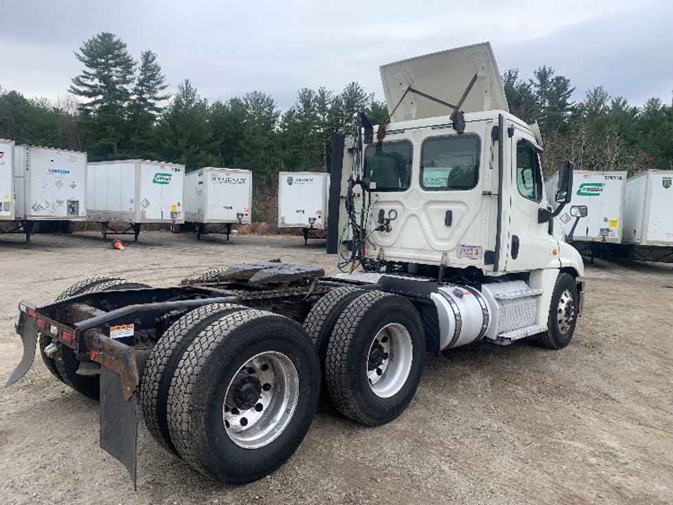 Day Cab Tractor-Heavy Duty Tractors-Freightliner-2019-Cascadia 12564ST-Franklin-MA-423,254\n\t\tmiles-$ 31,500 - Image 7
