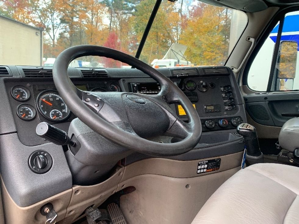 Day Cab Tractor-Heavy Duty Tractors-Freightliner-2019-Cascadia 12564ST-Franklin-MA-448,715\n\t\tmiles-$ 30,500 - Image 10