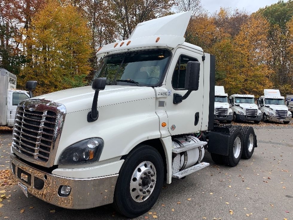 Day Cab Tractor-Heavy Duty Tractors-Freightliner-2019-Cascadia 12564ST-Franklin-MA-448,715\n\t\tmiles-$ 30,500 - Image 3