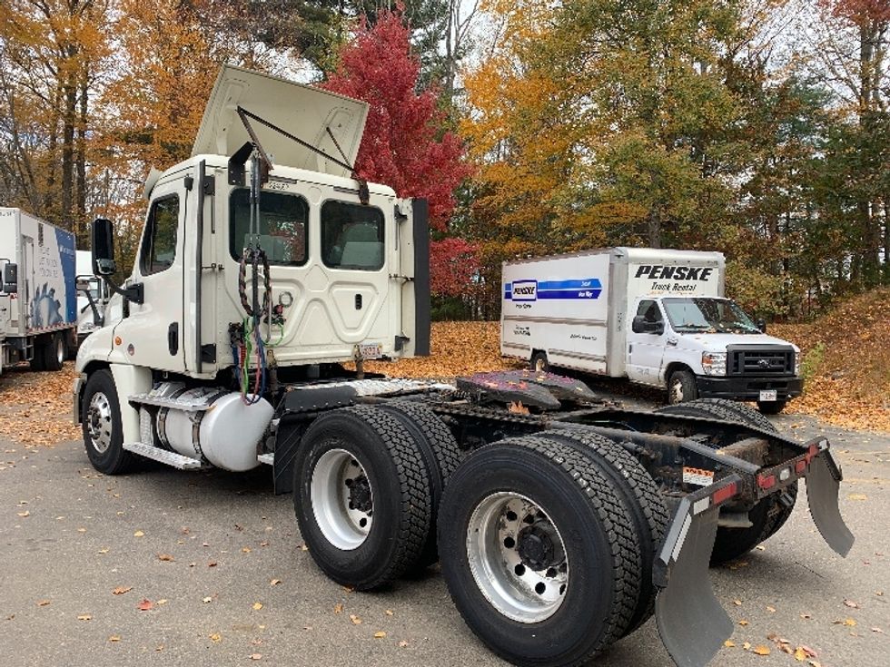 Day Cab Tractor-Heavy Duty Tractors-Freightliner-2019-Cascadia 12564ST-Franklin-MA-448,715\n\t\tmiles-$ 30,500 - Image 5