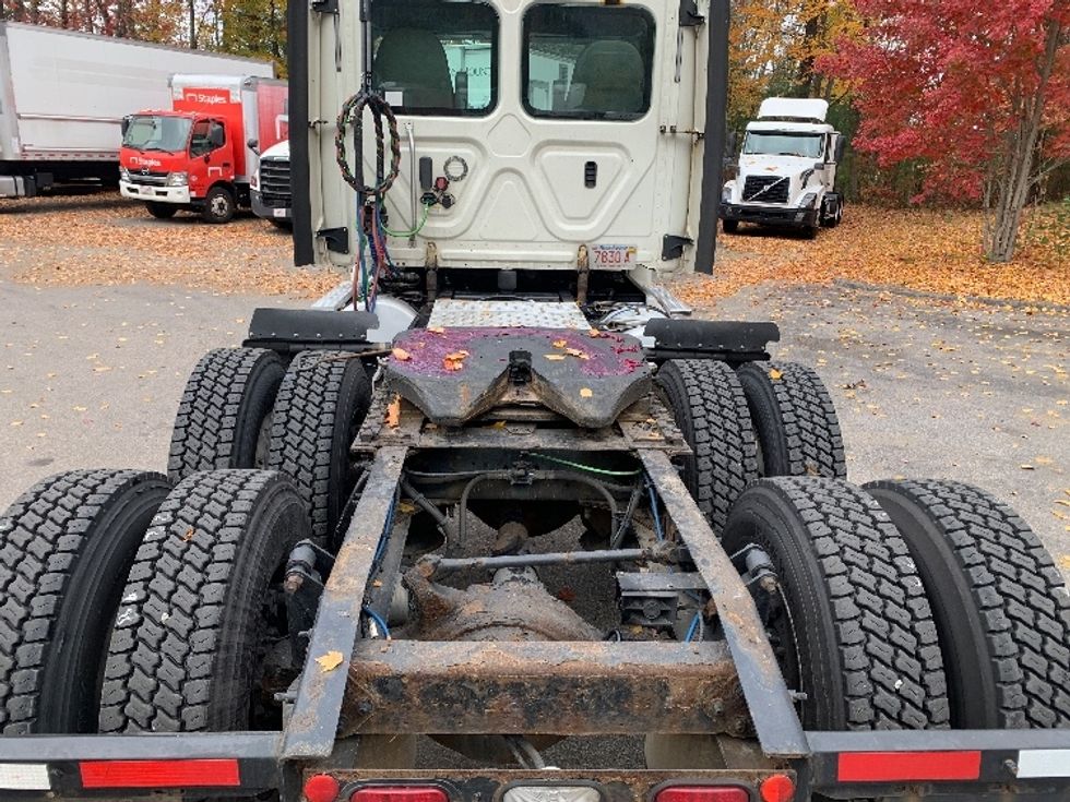 Day Cab Tractor-Heavy Duty Tractors-Freightliner-2019-Cascadia 12564ST-Franklin-MA-448,715\n\t\tmiles-$ 30,500 - Image 6
