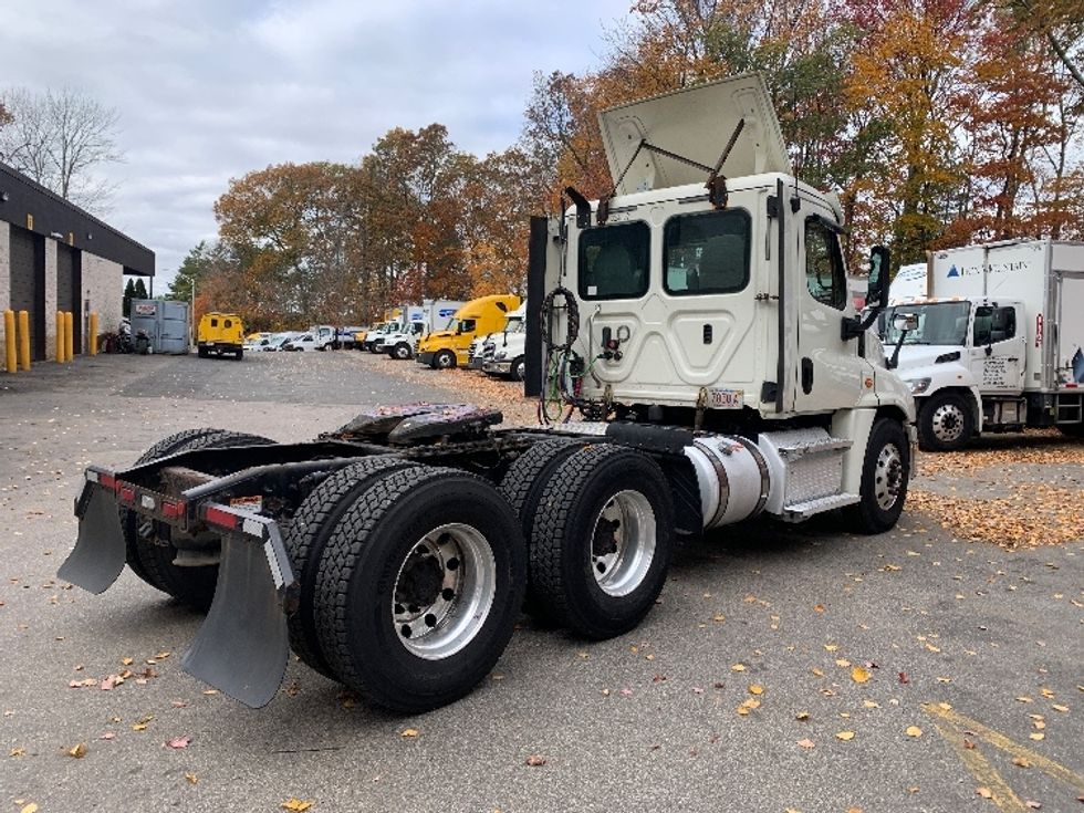 Day Cab Tractor-Heavy Duty Tractors-Freightliner-2019-Cascadia 12564ST-Franklin-MA-448,715\n\t\tmiles-$ 30,500 - Image 7