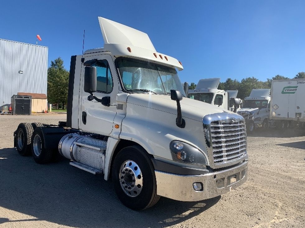 Day Cab Tractor-Heavy Duty Tractors-Freightliner-2019-Cascadia 12564ST-Franklin-MA-451,393\n\t\tmiles-$ 30,250 - Image 1