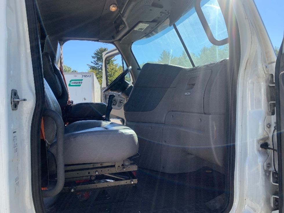 Day Cab Tractor-Heavy Duty Tractors-Freightliner-2019-Cascadia 12564ST-Franklin-MA-451,393\n\t\tmiles-$ 30,250 - Image 12