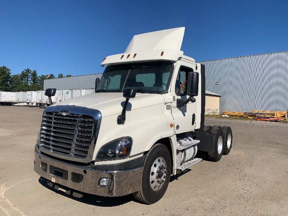Day Cab Tractor-Heavy Duty Tractors-Freightliner-2019-Cascadia 12564ST-Franklin-MA-451,393\n\t\tmiles-$ 30,250 - Image 3