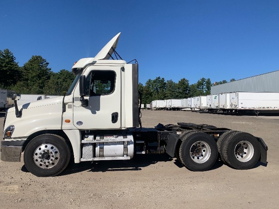 Day Cab Tractor-Heavy Duty Tractors-Freightliner-2019-Cascadia 12564ST-Franklin-MA-451,393\n\t\tmiles-$ 30,250 - Image 4