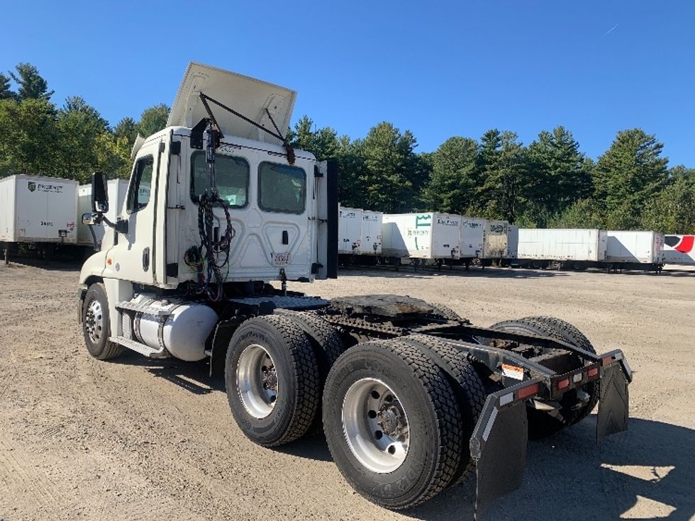 Day Cab Tractor-Heavy Duty Tractors-Freightliner-2019-Cascadia 12564ST-Franklin-MA-451,393\n\t\tmiles-$ 30,250 - Image 5