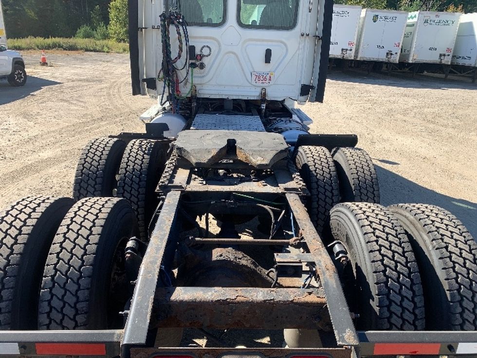 Day Cab Tractor-Heavy Duty Tractors-Freightliner-2019-Cascadia 12564ST-Franklin-MA-451,393\n\t\tmiles-$ 30,250 - Image 6