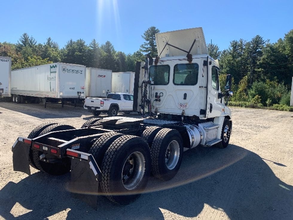 Day Cab Tractor-Heavy Duty Tractors-Freightliner-2019-Cascadia 12564ST-Franklin-MA-451,393\n\t\tmiles-$ 30,250 - Image 7