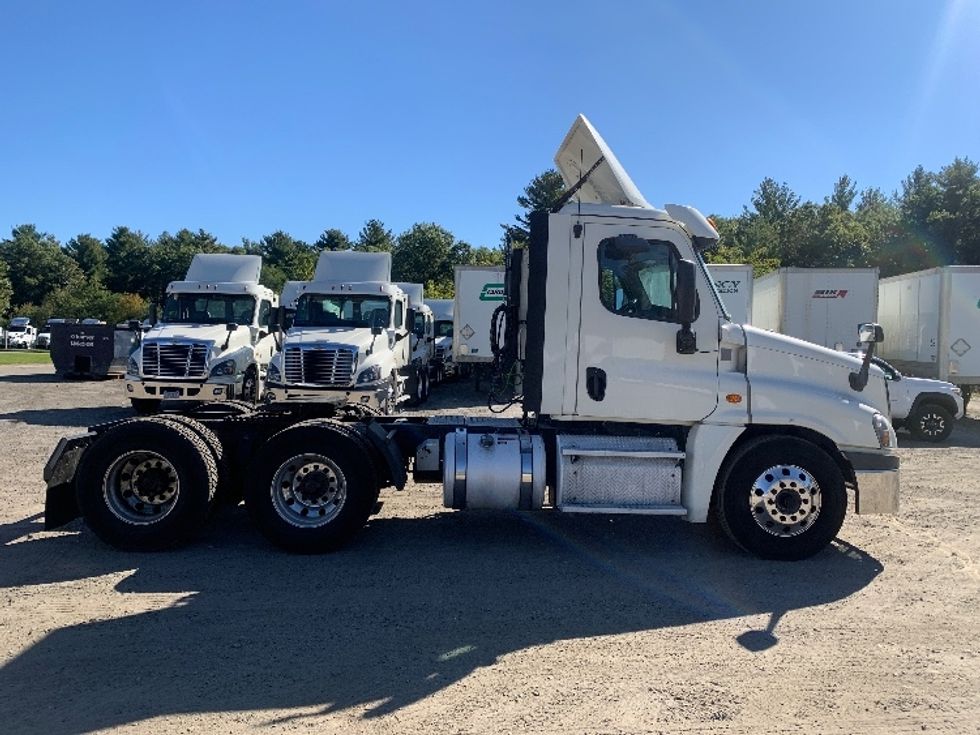 Day Cab Tractor-Heavy Duty Tractors-Freightliner-2019-Cascadia 12564ST-Franklin-MA-451,393\n\t\tmiles-$ 30,250 - Image 8