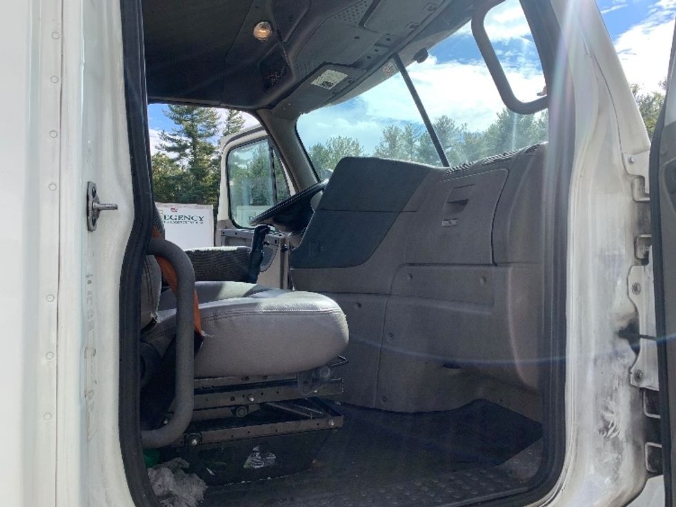 Day Cab Tractor-Heavy Duty Tractors-Freightliner-2019-Cascadia 12564ST-Franklin-MA-465,782\n\t\tmiles-$ 29,750 - Image 12