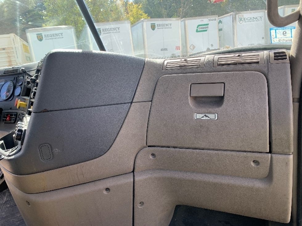 Day Cab Tractor-Heavy Duty Tractors-Freightliner-2019-Cascadia 12564ST-Franklin-MA-465,782\n\t\tmiles-$ 29,750 - Image 13