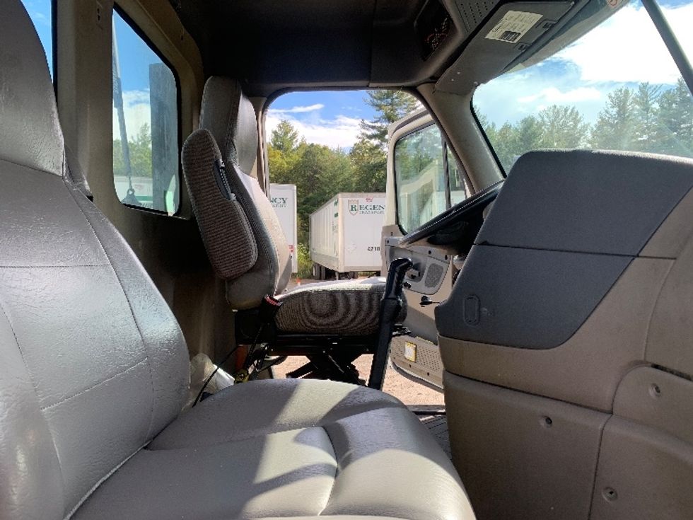 Day Cab Tractor-Heavy Duty Tractors-Freightliner-2019-Cascadia 12564ST-Franklin-MA-465,782\n\t\tmiles-$ 29,750 - Image 14