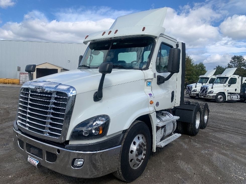 Day Cab Tractor-Heavy Duty Tractors-Freightliner-2019-Cascadia 12564ST-Franklin-MA-465,782\n\t\tmiles-$ 29,750 - Image 3