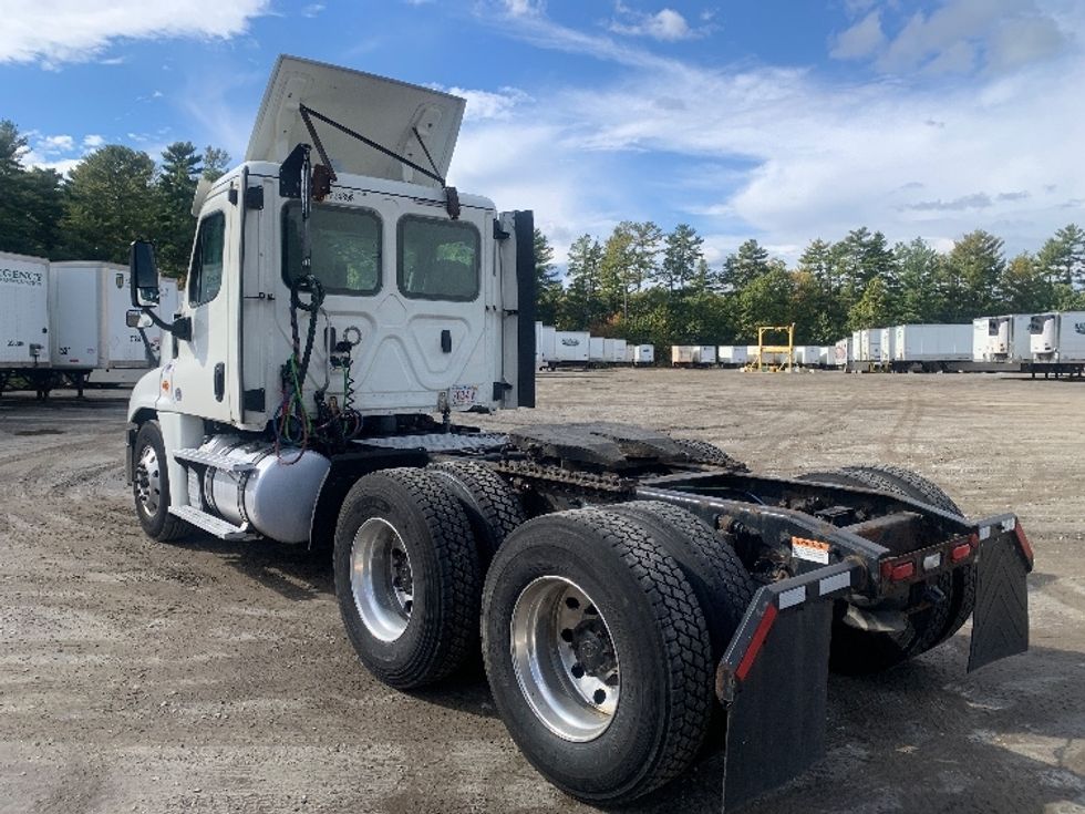 Day Cab Tractor-Heavy Duty Tractors-Freightliner-2019-Cascadia 12564ST-Franklin-MA-465,782\n\t\tmiles-$ 29,750 - Image 5