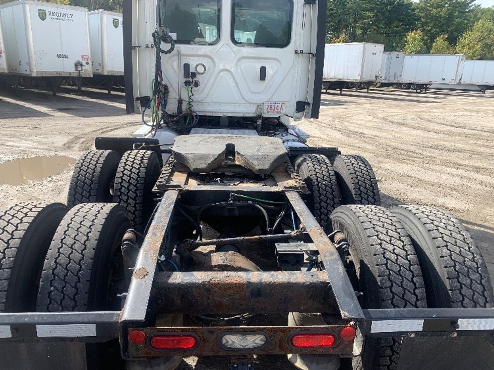 Day Cab Tractor-Heavy Duty Tractors-Freightliner-2019-Cascadia 12564ST-Franklin-MA-465,782\n\t\tmiles-$ 29,750 - Image 6