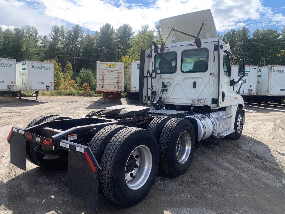 Day Cab Tractor-Heavy Duty Tractors-Freightliner-2019-Cascadia 12564ST-Franklin-MA-465,782\n\t\tmiles-$ 29,750 - Image 7