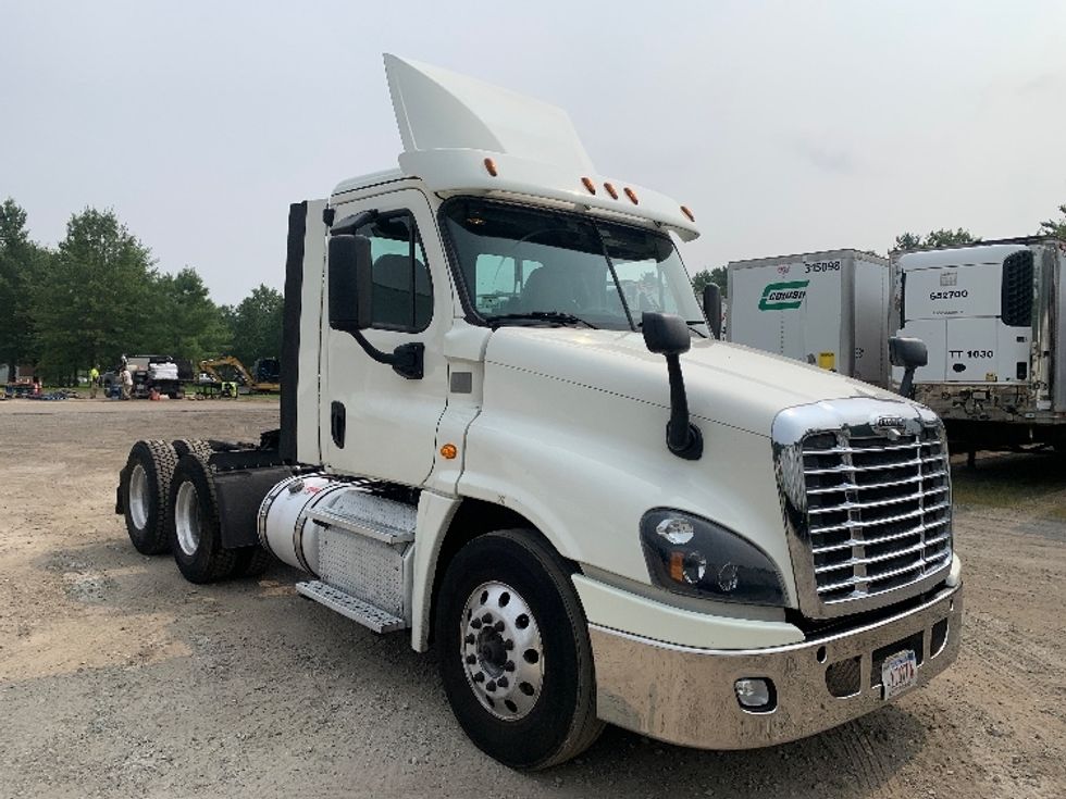 Day Cab Tractor-Heavy Duty Tractors-Freightliner-2019-Cascadia 12564ST-Franklin-MA-473,484\n\t\tmiles-$ 29,250 - Image 1