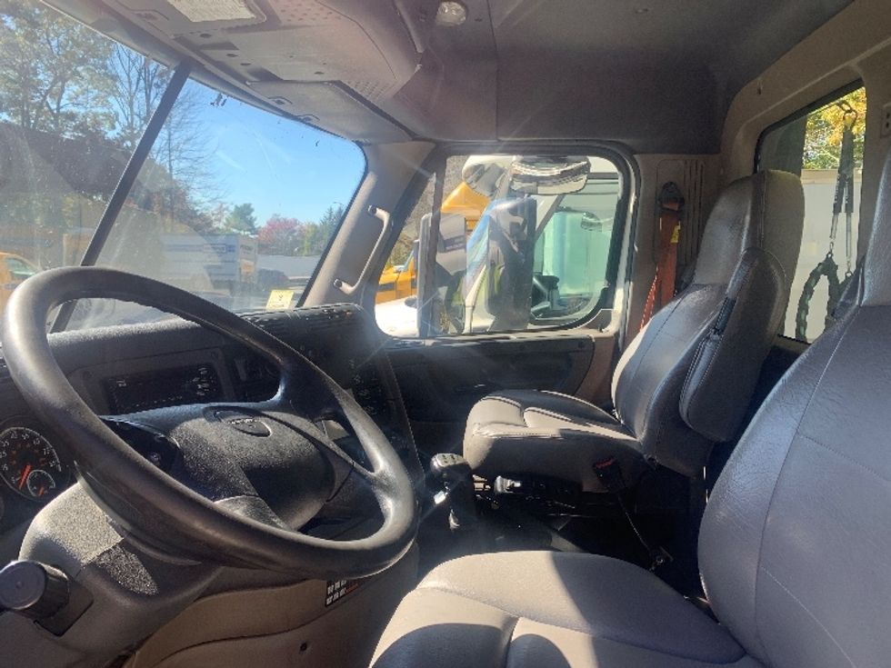 Day Cab Tractor-Heavy Duty Tractors-Freightliner-2019-Cascadia 12564ST-Franklin-MA-473,484\n\t\tmiles-$ 29,250 - Image 10
