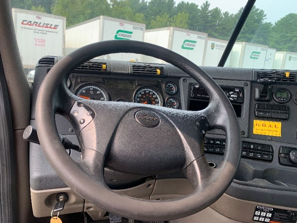 Day Cab Tractor-Heavy Duty Tractors-Freightliner-2019-Cascadia 12564ST-Franklin-MA-473,484\n\t\tmiles-$ 29,250 - Image 11
