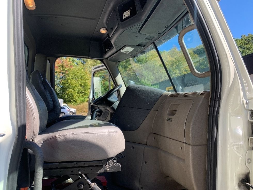 Day Cab Tractor-Heavy Duty Tractors-Freightliner-2019-Cascadia 12564ST-Franklin-MA-473,484\n\t\tmiles-$ 29,250 - Image 12