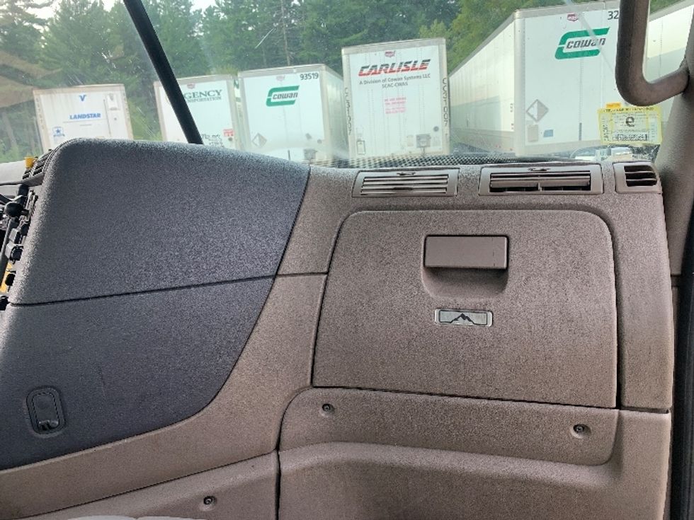 Day Cab Tractor-Heavy Duty Tractors-Freightliner-2019-Cascadia 12564ST-Franklin-MA-473,484\n\t\tmiles-$ 29,250 - Image 13