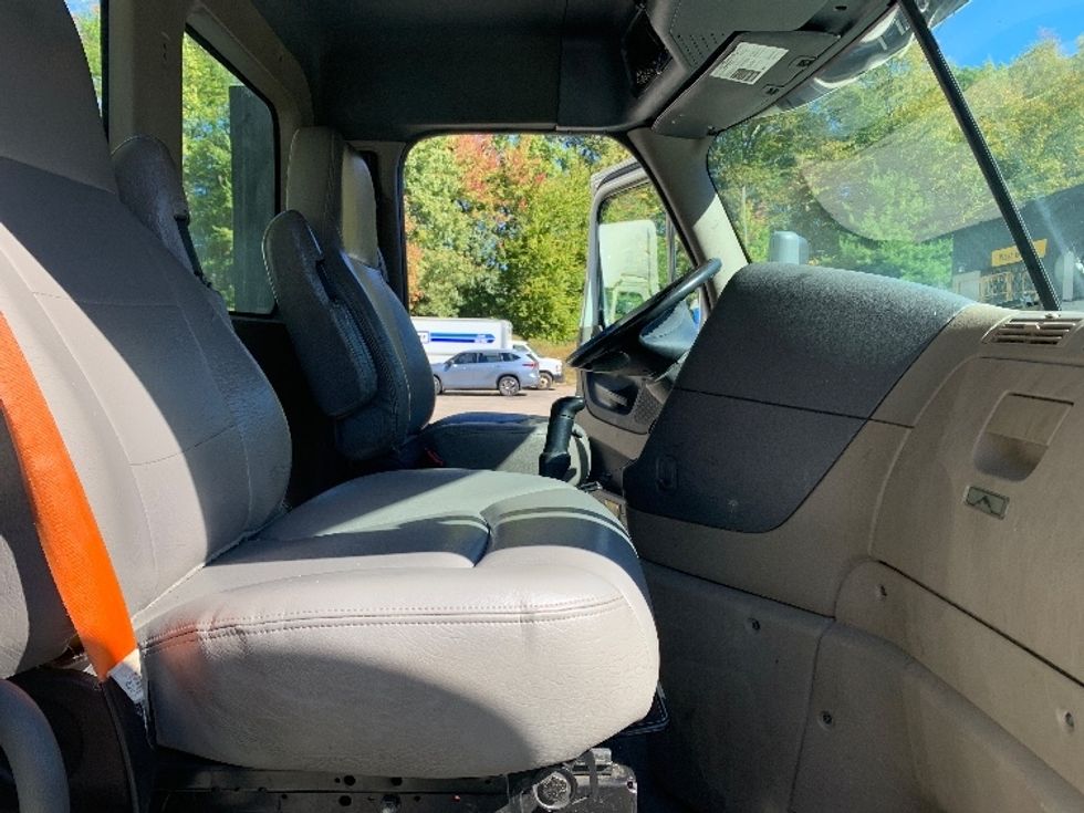 Day Cab Tractor-Heavy Duty Tractors-Freightliner-2019-Cascadia 12564ST-Franklin-MA-473,484\n\t\tmiles-$ 29,250 - Image 14