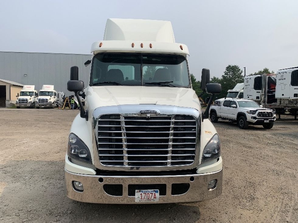 Day Cab Tractor-Heavy Duty Tractors-Freightliner-2019-Cascadia 12564ST-Franklin-MA-473,484\n\t\tmiles-$ 29,250 - Image 2