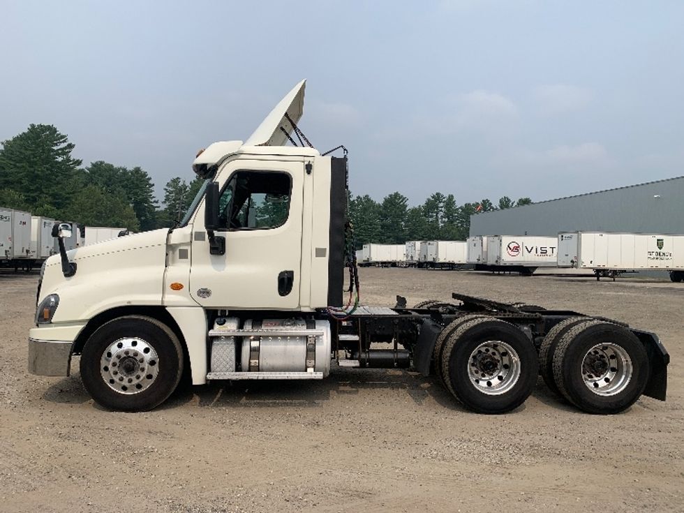Day Cab Tractor-Heavy Duty Tractors-Freightliner-2019-Cascadia 12564ST-Franklin-MA-473,484\n\t\tmiles-$ 29,250 - Image 4