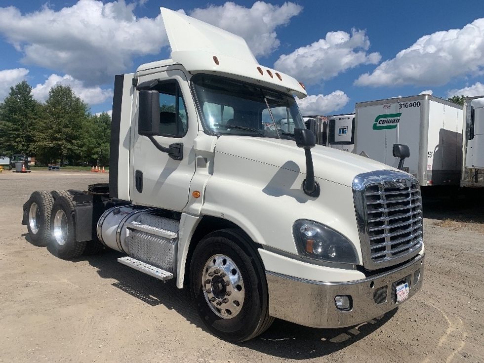 Day Cab Tractor-Heavy Duty Tractors-Freightliner-2019-Cascadia 12564ST-Franklin-MA-475,497\n\t\tmiles-$ 23,750 - Image 1