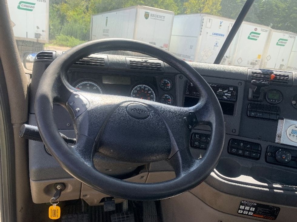 Day Cab Tractor-Heavy Duty Tractors-Freightliner-2019-Cascadia 12564ST-Franklin-MA-475,497\n\t\tmiles-$ 23,750 - Image 11
