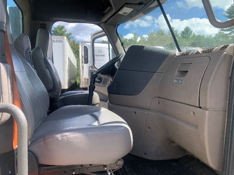 Day Cab Tractor-Heavy Duty Tractors-Freightliner-2019-Cascadia 12564ST-Franklin-MA-475,497\n\t\tmiles-$ 23,750 - Image 12
