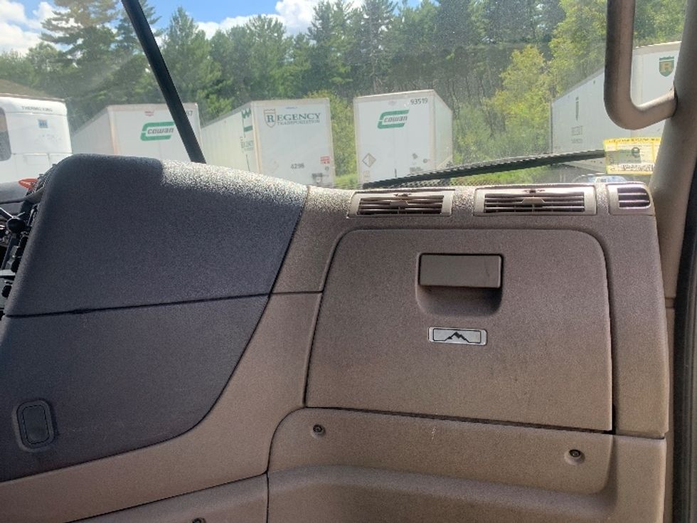 Day Cab Tractor-Heavy Duty Tractors-Freightliner-2019-Cascadia 12564ST-Franklin-MA-475,497\n\t\tmiles-$ 23,750 - Image 13