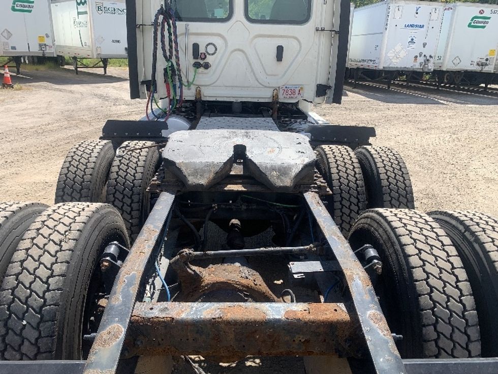 Day Cab Tractor-Heavy Duty Tractors-Freightliner-2019-Cascadia 12564ST-Franklin-MA-475,497\n\t\tmiles-$ 23,750 - Image 6