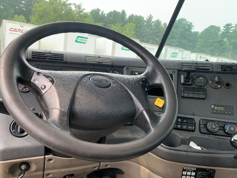 Day Cab Tractor-Heavy Duty Tractors-Freightliner-2019-Cascadia 12564ST-Franklin-MA-479,927\n\t\tmiles-$ 31,250 - Image 11