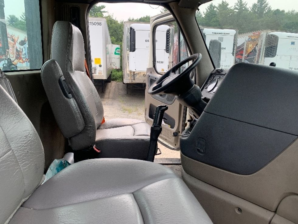 Day Cab Tractor-Heavy Duty Tractors-Freightliner-2019-Cascadia 12564ST-Franklin-MA-479,927\n\t\tmiles-$ 31,250 - Image 14