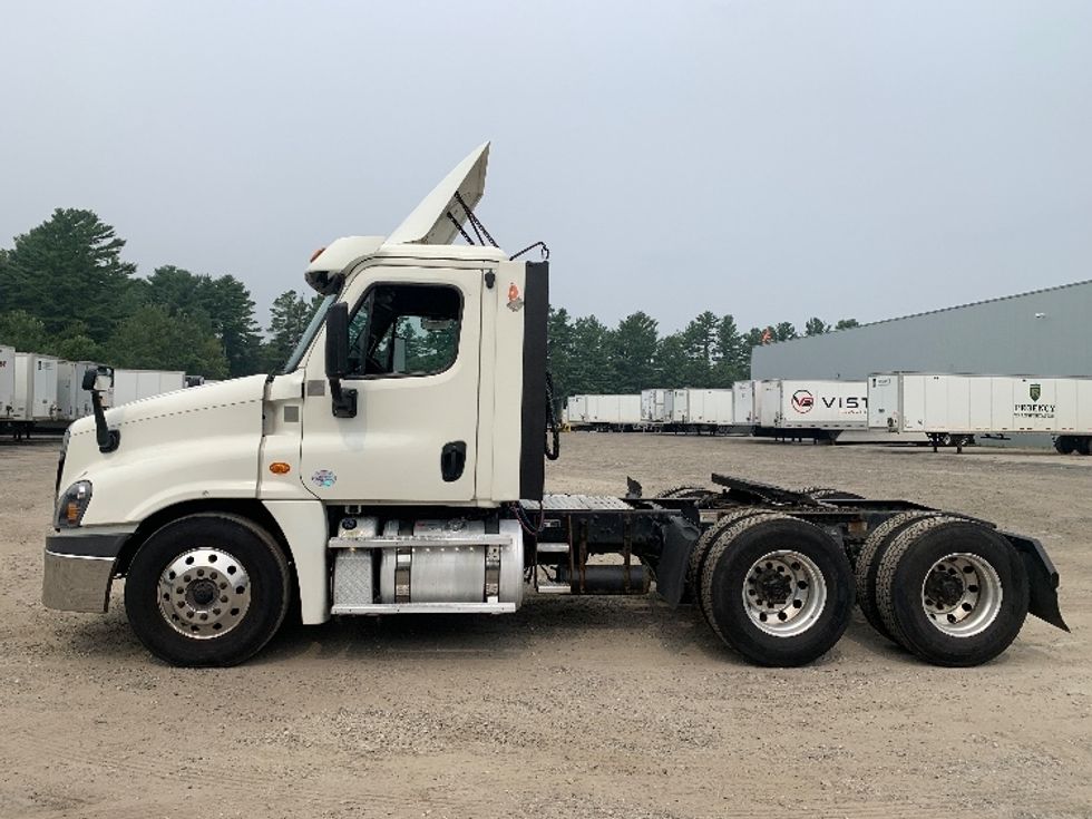 Day Cab Tractor-Heavy Duty Tractors-Freightliner-2019-Cascadia 12564ST-Franklin-MA-479,927\n\t\tmiles-$ 31,250 - Image 4