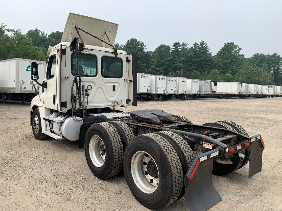Day Cab Tractor-Heavy Duty Tractors-Freightliner-2019-Cascadia 12564ST-Franklin-MA-479,927\n\t\tmiles-$ 31,250 - Image 5