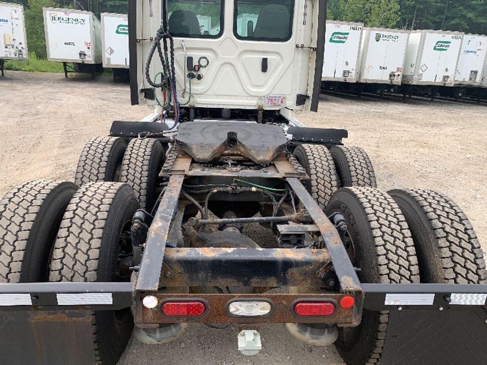 Day Cab Tractor-Heavy Duty Tractors-Freightliner-2019-Cascadia 12564ST-Franklin-MA-479,927\n\t\tmiles-$ 31,250 - Image 6