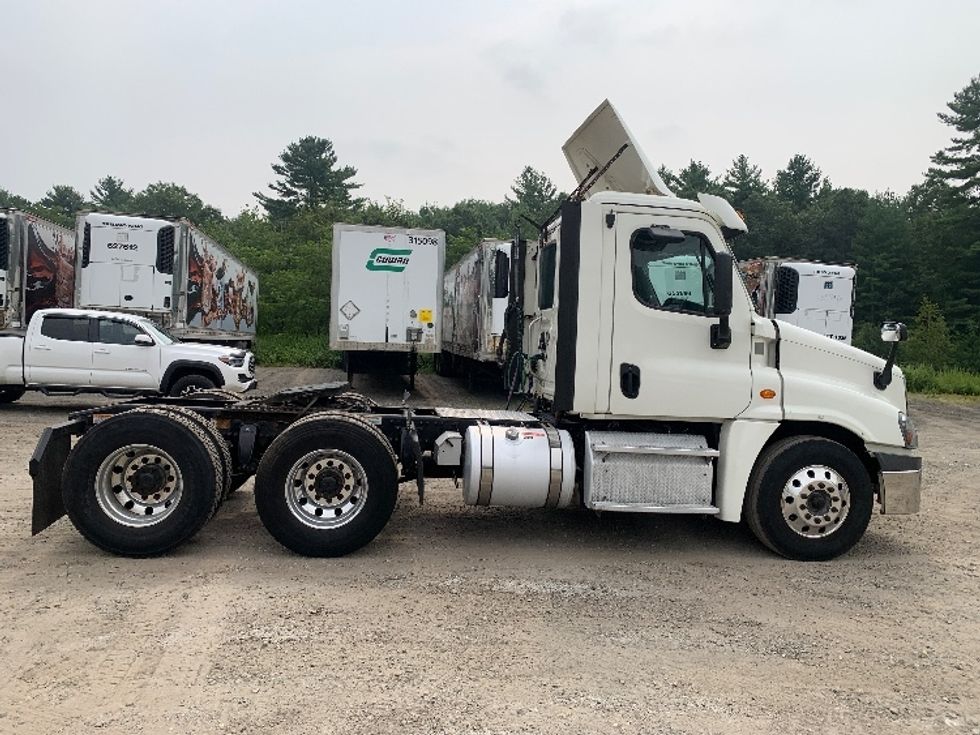 Day Cab Tractor-Heavy Duty Tractors-Freightliner-2019-Cascadia 12564ST-Franklin-MA-479,927\n\t\tmiles-$ 31,250 - Image 8