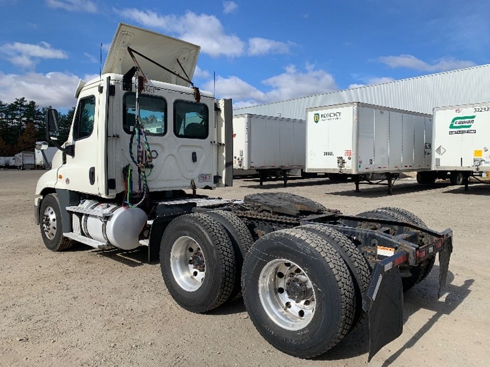 Day Cab Tractor-Heavy Duty Tractors-Freightliner-2019-Cascadia 12564ST-Franklin-MA-485,115\n\t\tmiles-$ 28,750 - Image 5