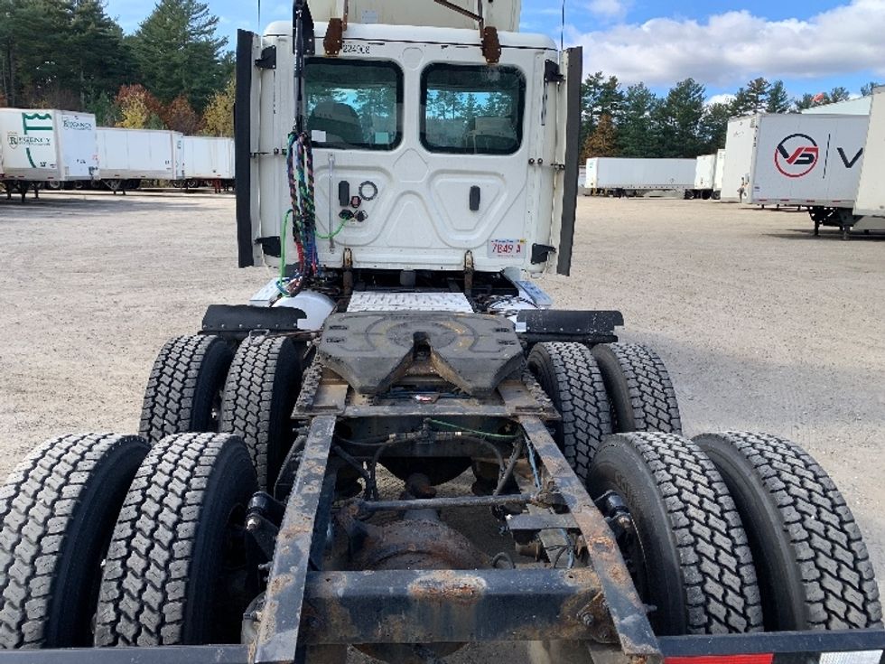 Day Cab Tractor-Heavy Duty Tractors-Freightliner-2019-Cascadia 12564ST-Franklin-MA-485,115\n\t\tmiles-$ 28,750 - Image 6