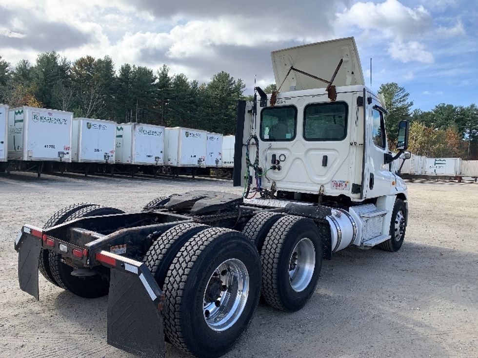 Day Cab Tractor-Heavy Duty Tractors-Freightliner-2019-Cascadia 12564ST-Franklin-MA-485,115\n\t\tmiles-$ 28,750 - Image 7