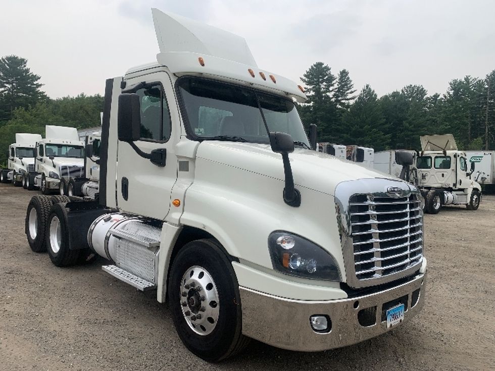 Day Cab Tractor-Heavy Duty Tractors-Freightliner-2019-Cascadia 12564ST-Franklin-MA-497,666\n\t\tmiles-$ 30,250 - Image 1