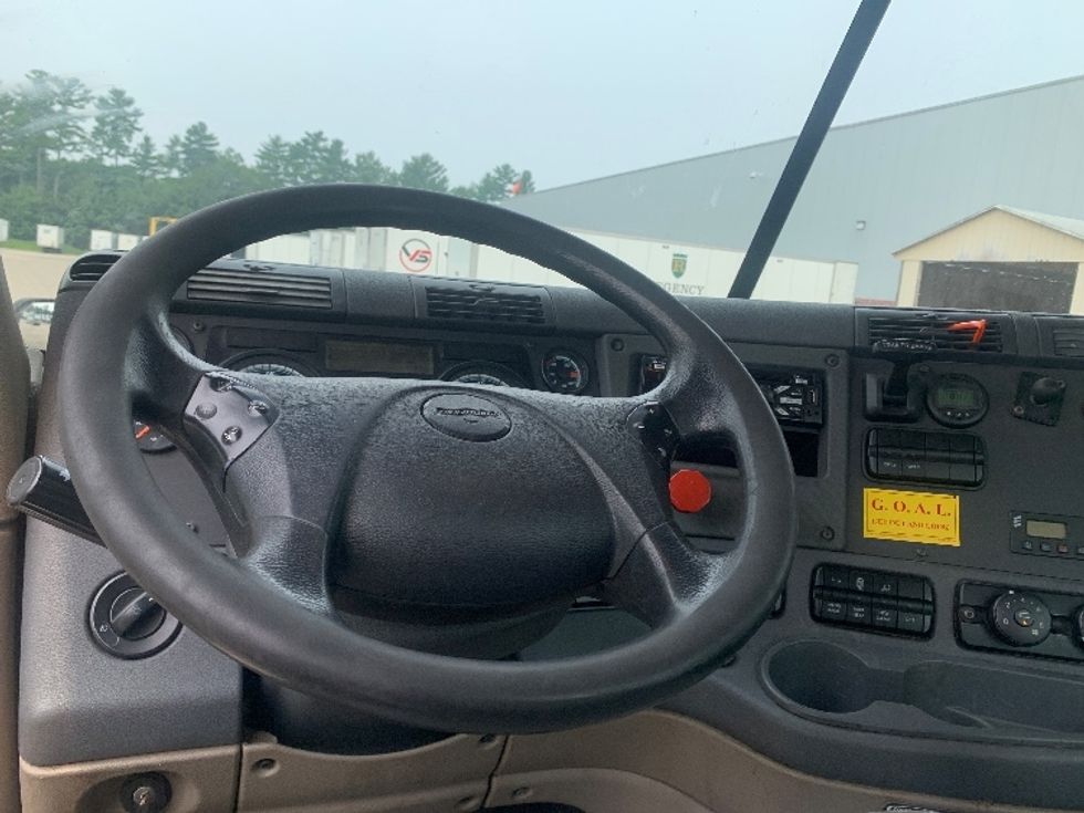 Day Cab Tractor-Heavy Duty Tractors-Freightliner-2019-Cascadia 12564ST-Franklin-MA-497,666\n\t\tmiles-$ 30,250 - Image 11