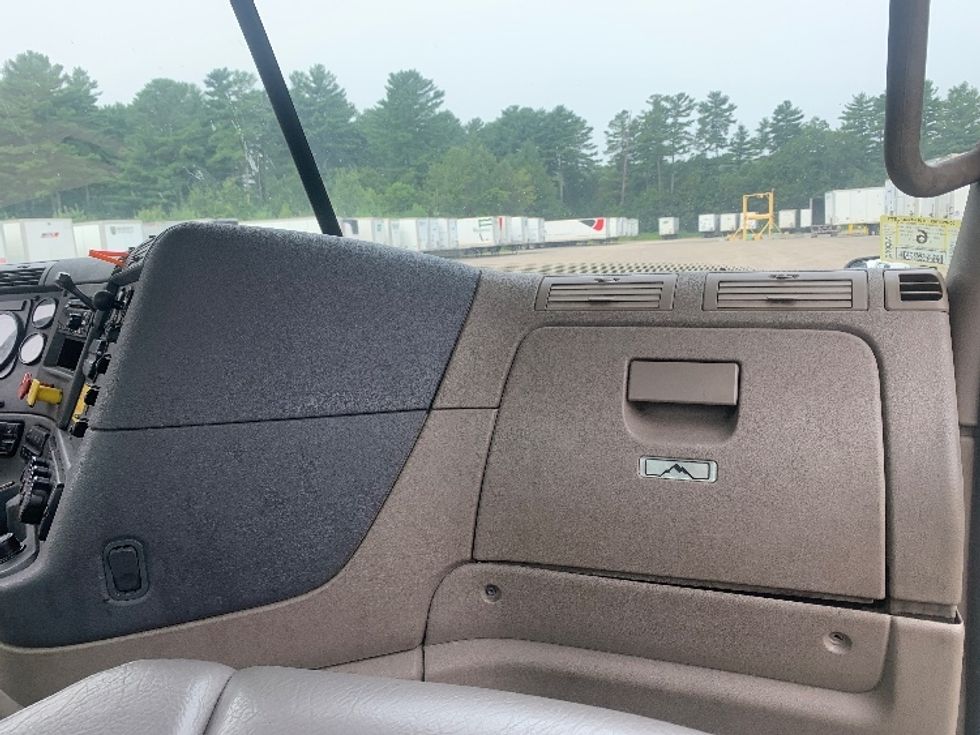 Day Cab Tractor-Heavy Duty Tractors-Freightliner-2019-Cascadia 12564ST-Franklin-MA-497,666\n\t\tmiles-$ 30,250 - Image 13